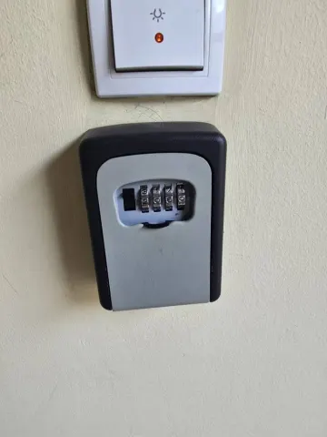 prikaz sefa za kljuceve od apartman