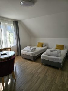 kucica u sumi 3 uzice spavaca soba smestaj za radnike firme