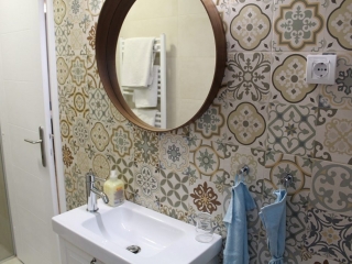 kupatilo ikea ogledalo i umivaonik da dan krene u pravm smeru