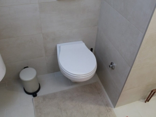 moderno opremljeno kupatilo italijansim sanitarijama i spanskom keramikom