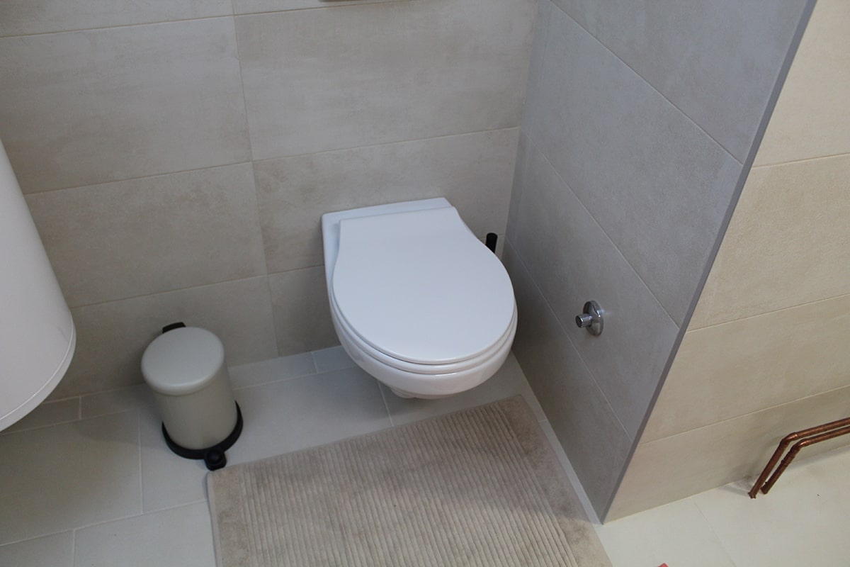 moderno opremljeno kupatilo italijansim sanitarijama i spanskom keramikom